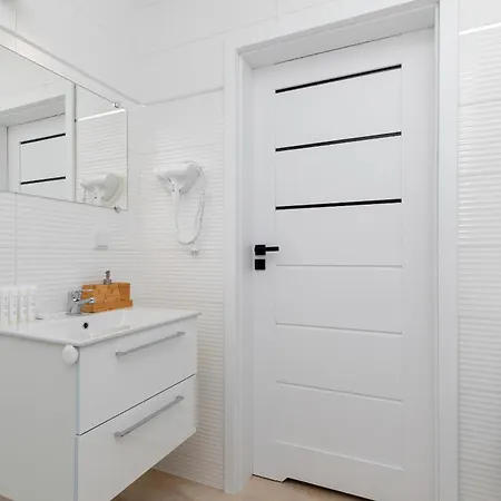 Sunny With Parking & Balcony Luzycka By Renters Apartment Swinoujscie