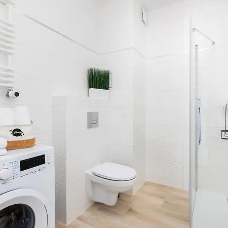 Apartment Sunny With Parking & Balcony Luzycka By Renters