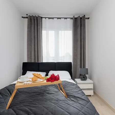 Apartment Sunny With Parking & Balcony Luzycka By Renters