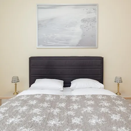 Charming Located Near The Promenade In By Renters Apartment Swinoujscie