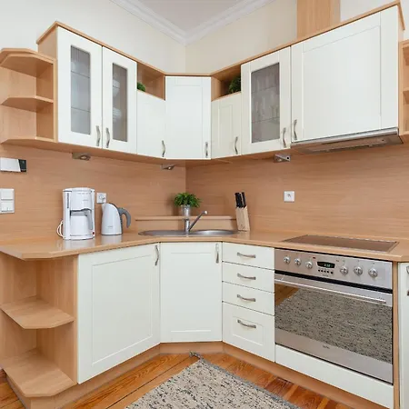 Apartment Charming Located Near The Promenade In By Renters Swinoujscie