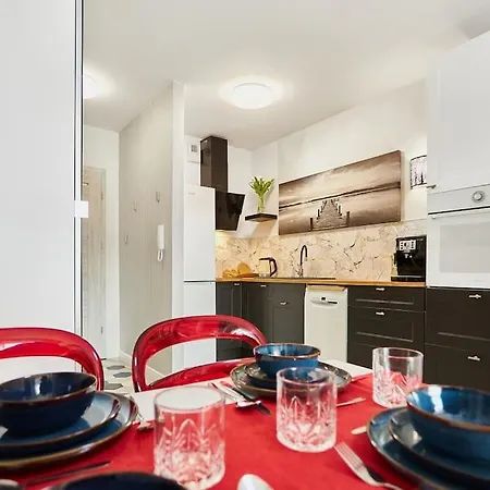 Golden Hour Apartments- Plac Slowianski 36 * Swinoujscie
