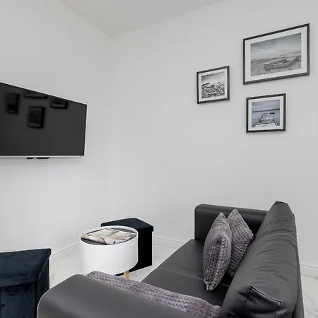 Plac Slowianski With Balcony Center By Renters Apartment Swinoujscie