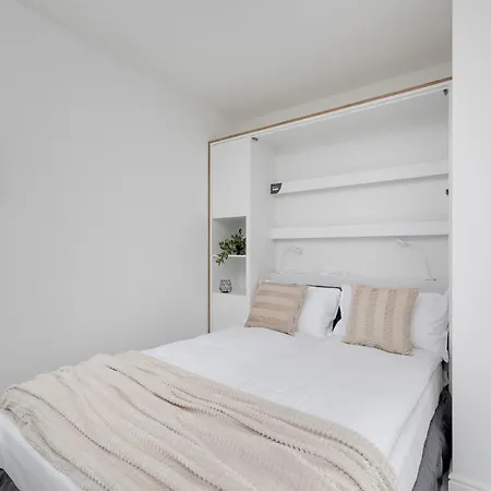 Apartment Plac Slowianski With Balcony Center By Renters