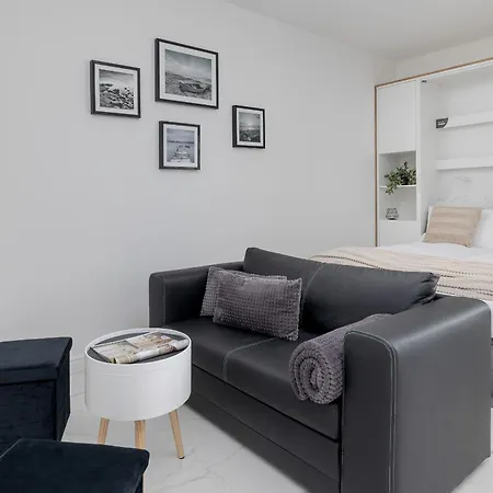 Plac Slowianski With Balcony Center By Renters Apartment Swinoujscie