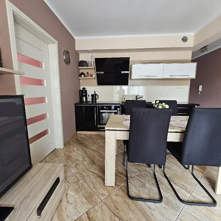 Four Seasons Aquamarina Apartment *