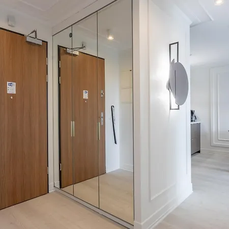 Ambria Sun Towers Apartment *