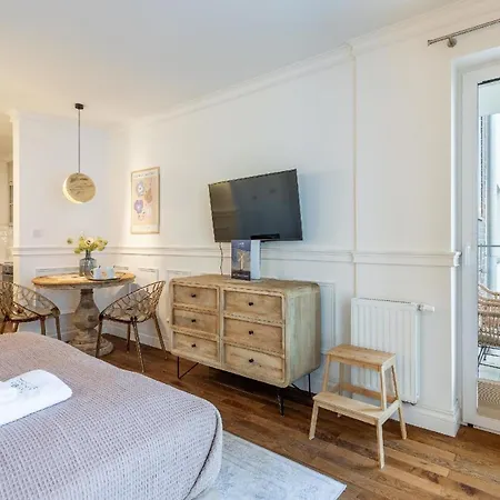 Stilvolle Amelia In Apartment