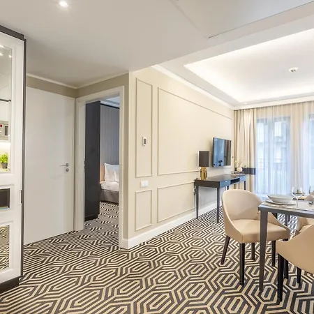Ambria Promenada Apartment *