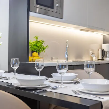 Ambria Promenada Apartment *