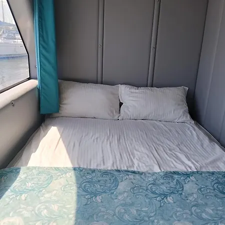 Apartment Sunrise Houseboat