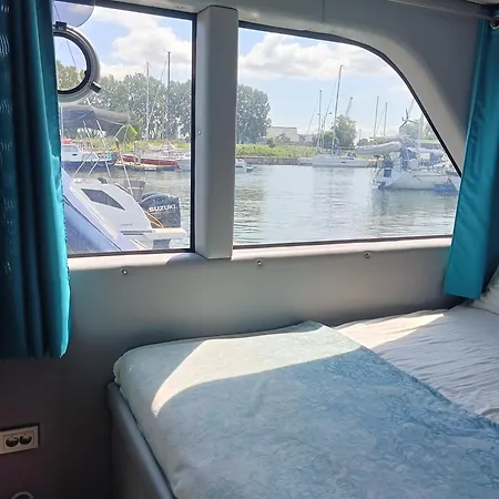 Apartment Sunrise Houseboat *