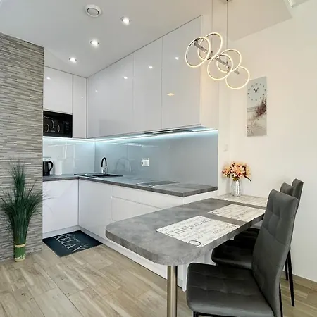 Apartment Bryza - Cesarskie Z Parkingiem