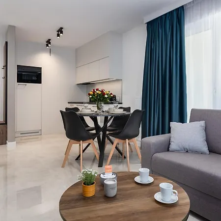 Sun Towers With Balcony & Parking By Renters Apartment *