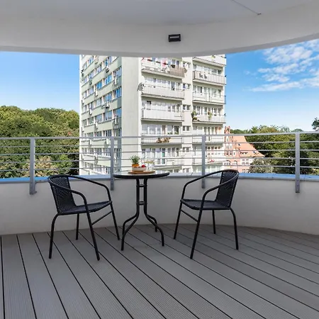 Sun Towers With Balcony & Parking By Renters Apartment *