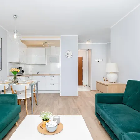 Zdrojowa By Renters Apartment