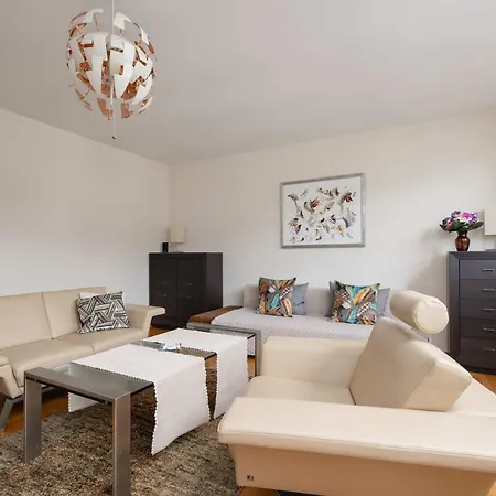 Cozy In The Center By Renters Apartment *