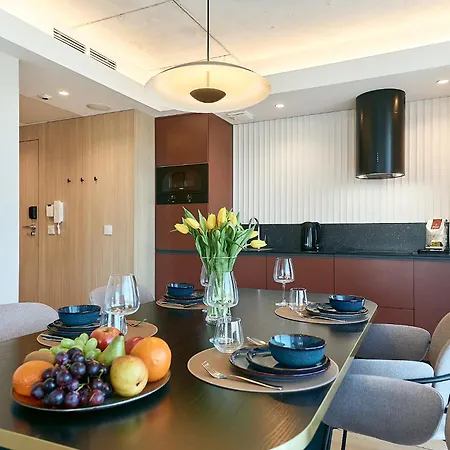 Golden Hour Apartments- Loft 302 *