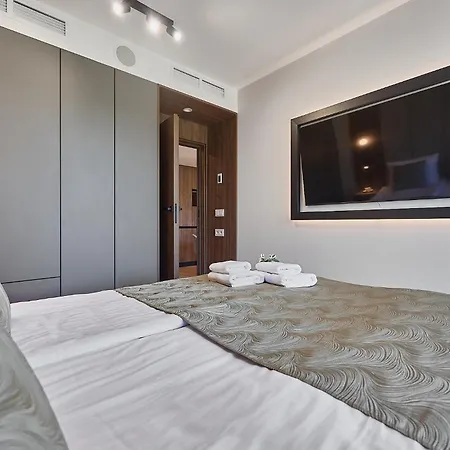 Golden Hour Apartments- Loft H 216 Apartment *