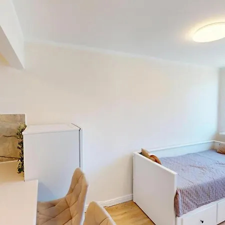 Sixth Corner Apartment *