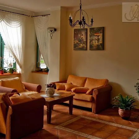 Alexandra Nocleg ze śniadaniem 3*