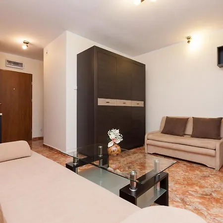 Center Iii By Renters Apartment