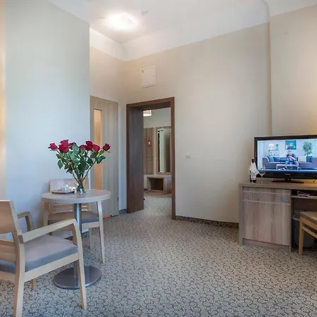 Cesarskie Ogrody Hotel 3*