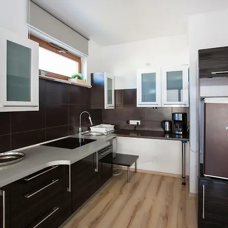 - Chelmonskiego Apartment