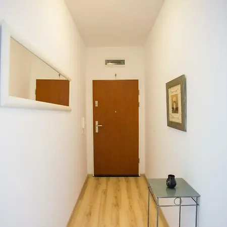 - Chelmonskiego Apartment *