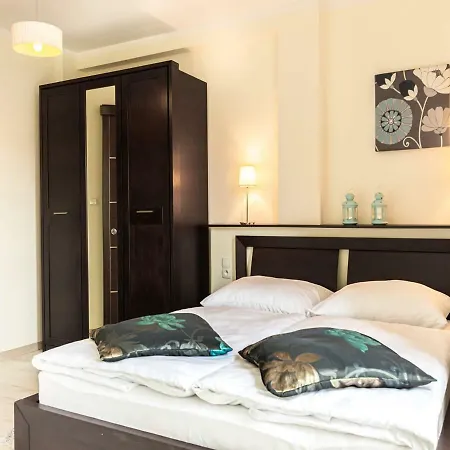 Apartment Vacationclub - Rezydencja Bursztyn Apartament 20 *