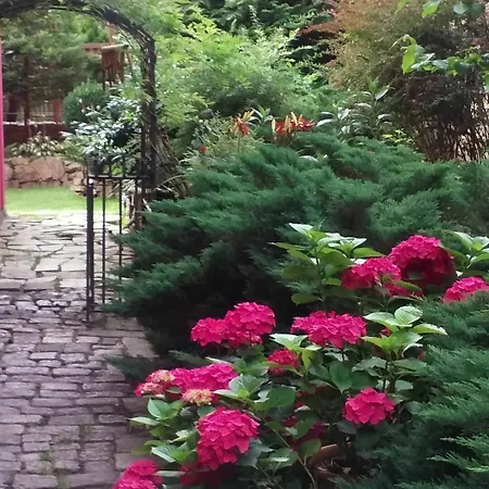 4 Pory Roku Bed & Breakfast