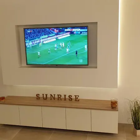 Sunrise Apartment *