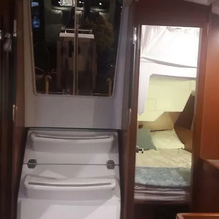 Luxury Yacht/marina Apartment *