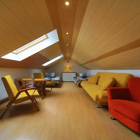 Pod Debami Homestay *