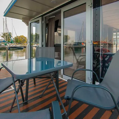 Amber Houseboat Swinemünde
