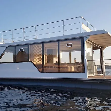 Sunrise Houseboat Apartment *