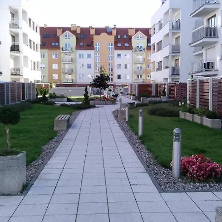 Apartment Platan Patio 2- Berry