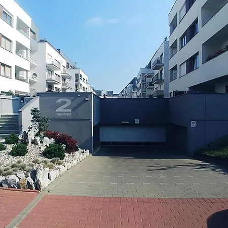 Platan Patio 2- Berry Apartment