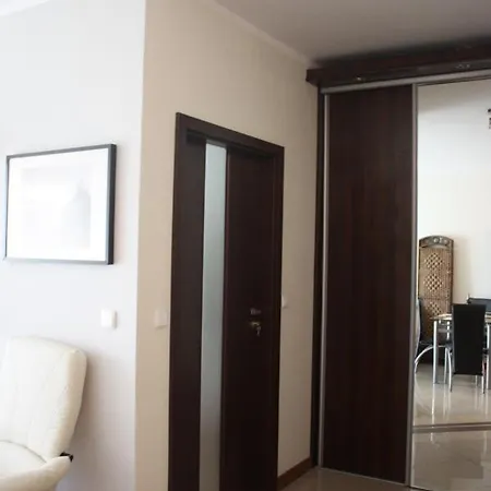 Platan Patio 2- Berry Apartment