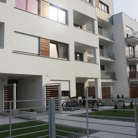 Platan Patio 2- Berry Apartment