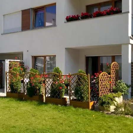 Apartment Platan Patio 2- Berry *