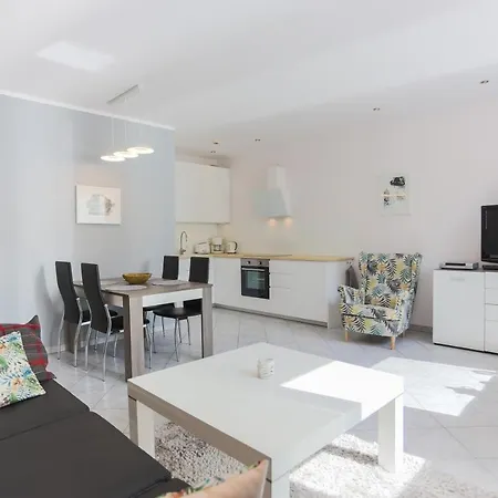 - Marinos Apartment Swinoujscie