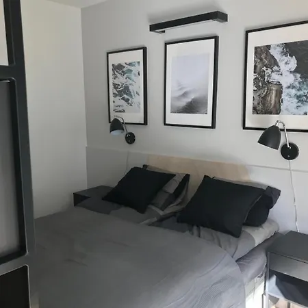 - Wyspianskiego 34e